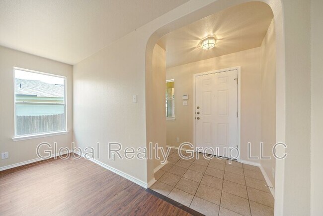 Building Photo - 109 Starling Creek