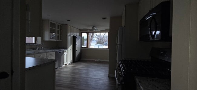 Building Photo - 217 S Cross St