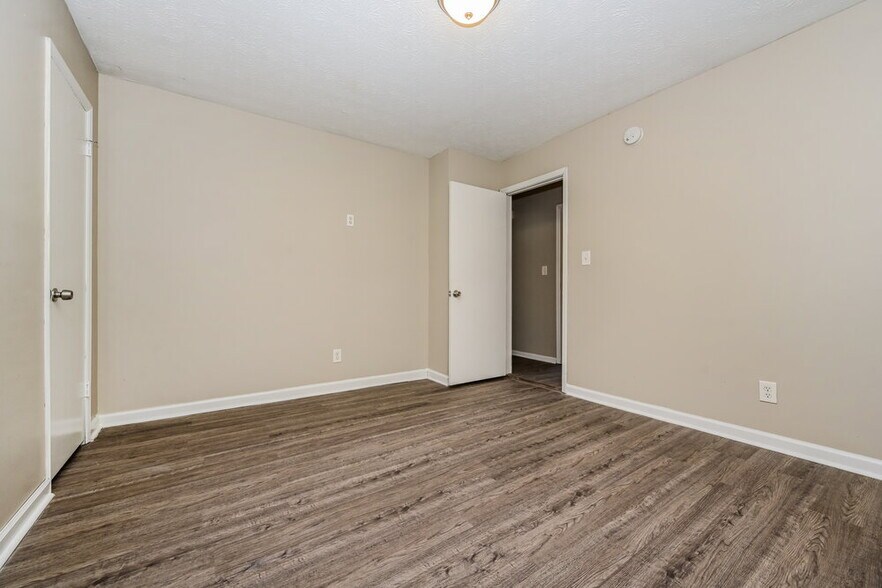 Building Photo - 5001 Gracehill Rd