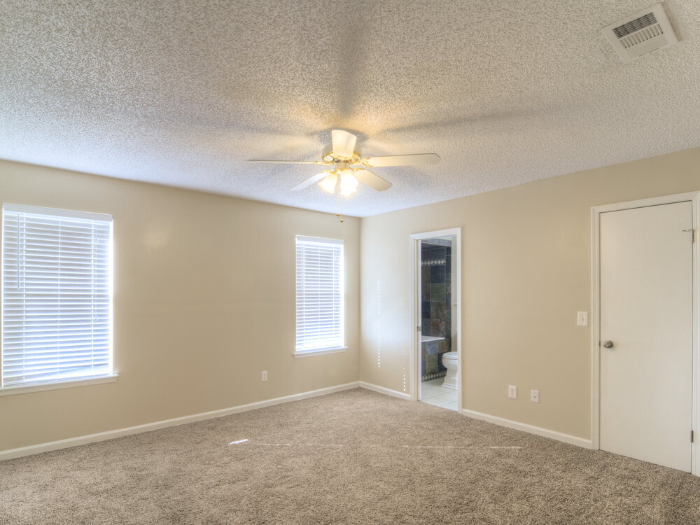 Building Photo - 1723 Ashwood Cir