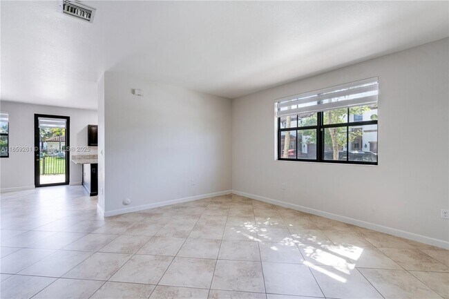 Building Photo - 16620 SW 42nd Terrace
