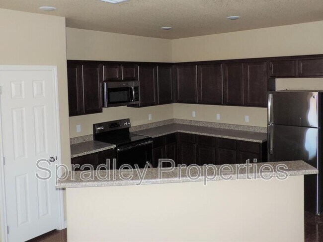 Building Photo - 915 Laila Ln