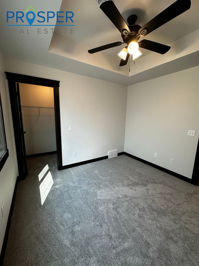 Building Photo - CA785X