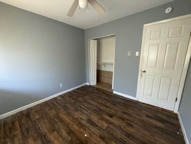 Building Photo - Newly renovated Town House for Rent 3Br / 2 Ba Section 8 Welcome !
