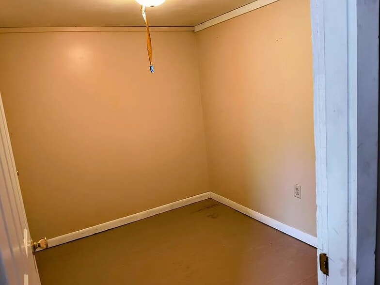 Building Photo - 2820 Austinville Rd