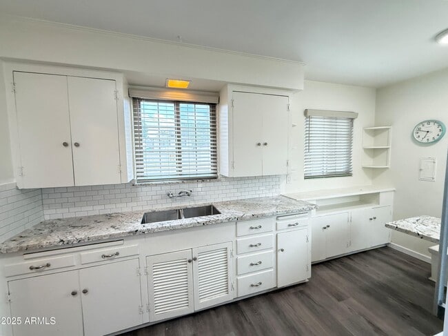 Building Photo - 58 W Encanto Blvd