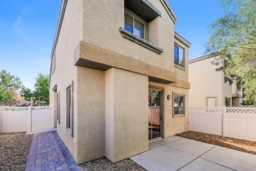 Building Photo - 6417 Pine Willows Ct
