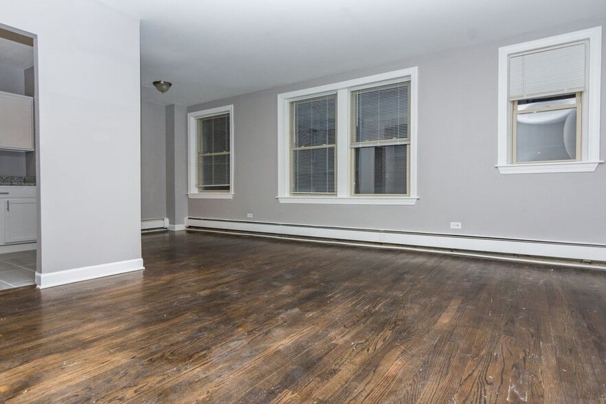 Building Photo - 7130 S Jeffery Blvd