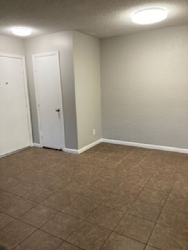 Building Photo - SW 1 bedroom 1 bath apartment for rent