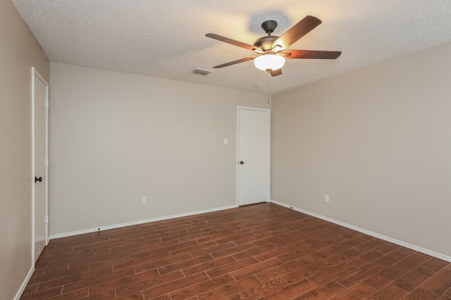 Building Photo - 2813 McIntosh Ct