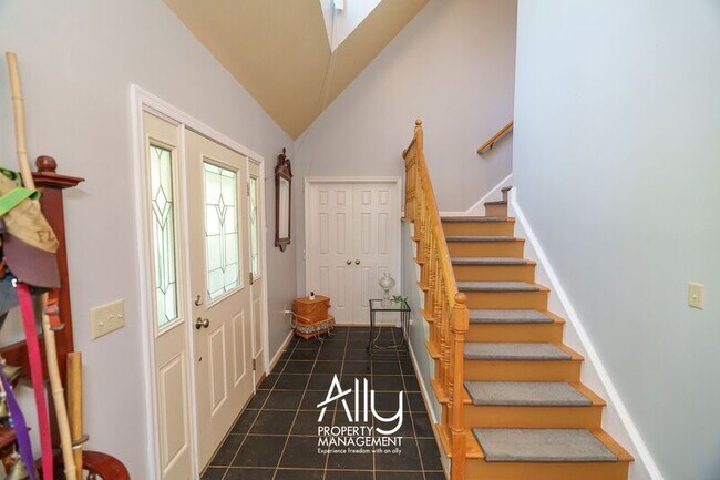 Building Photo - 2733 Southern Hills Ct