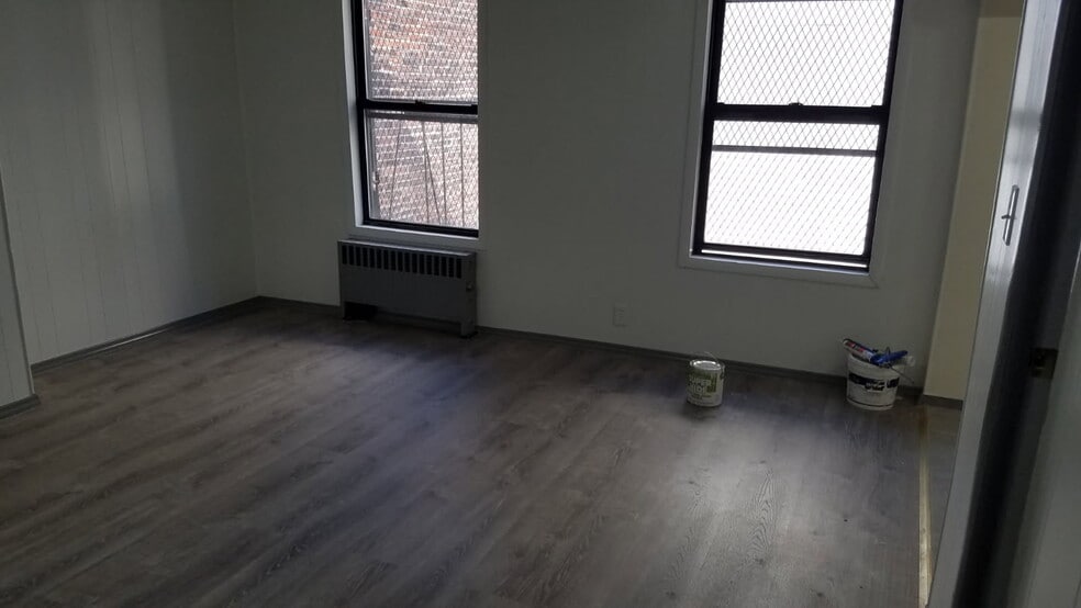 Building Photo - 495 Grand St