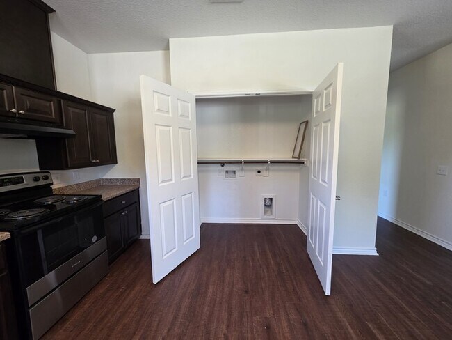 Building Photo - 3/2/2-Ready for Move In