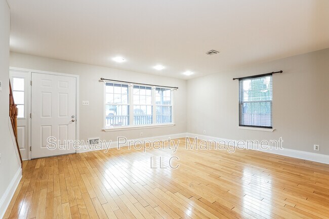 Building Photo - 5 Isa Ct