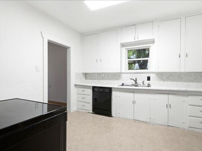 Building Photo - Poplar Grove 2 bedroom 1 bath, fenced