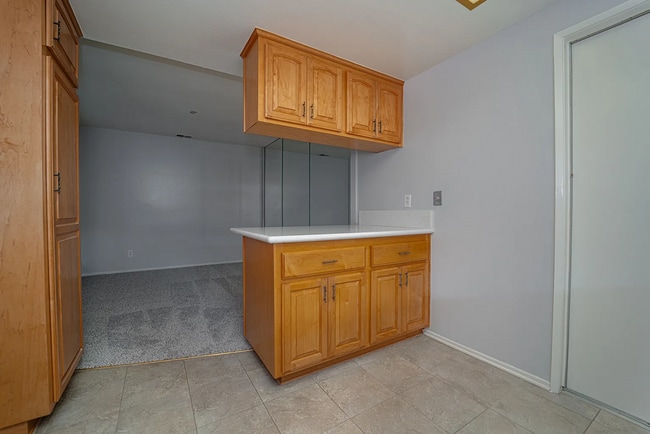 Building Photo - Beautiful 4 Bd Townhouse
