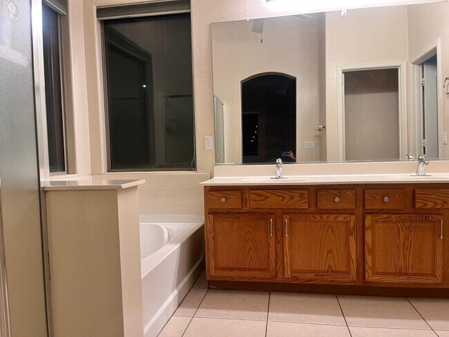 Building Photo - 3107 E Kingbird Pl