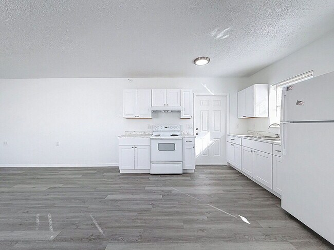 Building Photo - 650 East Harbor Dr S