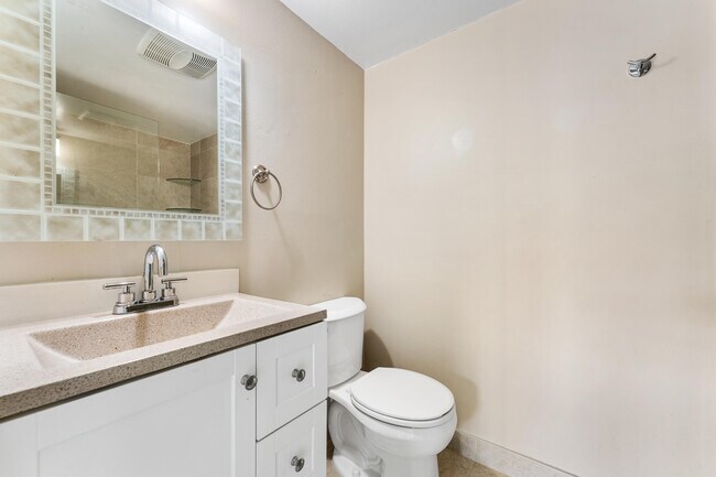 Building Photo - 301 Waterview Dr