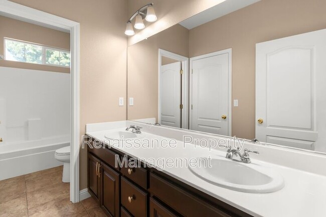 Building Photo - 120 Nabor Ct