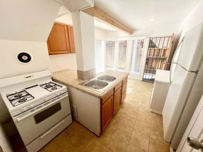 Building Photo - 1360-1364.5-13645 Pacific Beach Dr