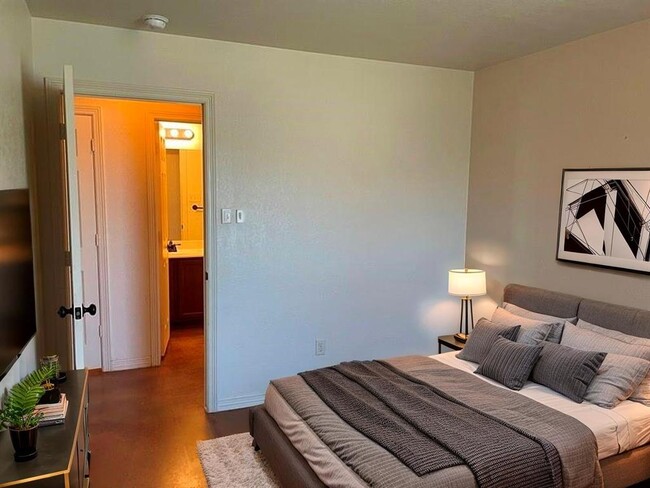 Building Photo - 504 Karey Dr