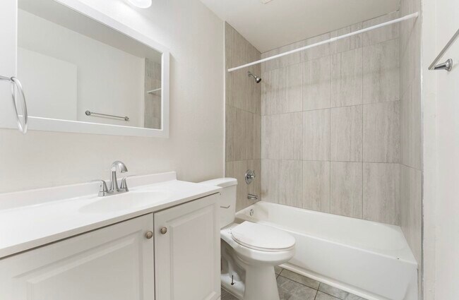 Building Photo - 200 Bel Port Dr