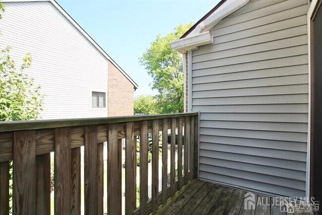 Building Photo - 818 Ravens Crest Dr
