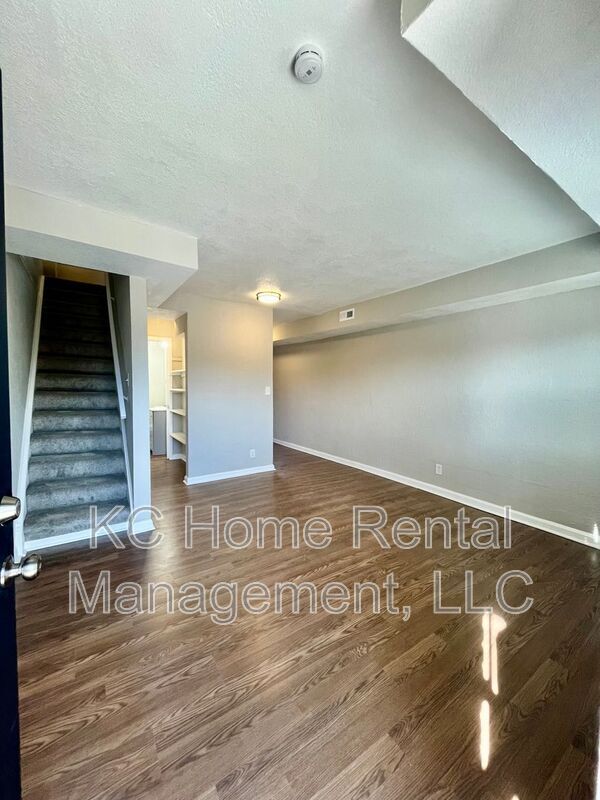 Building Photo - 4042 Paseo Blvd
