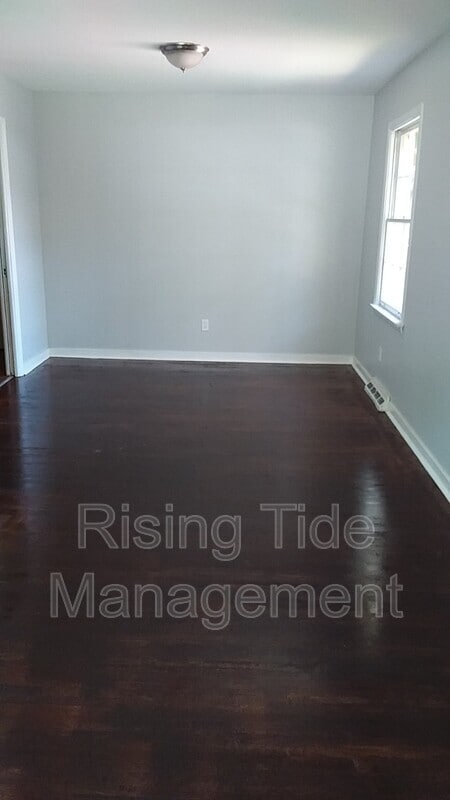 Building Photo - 825 Sherwood Forest Dr