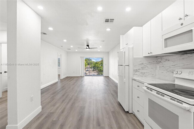 Primary Photo - 1400 NE 57th Ct