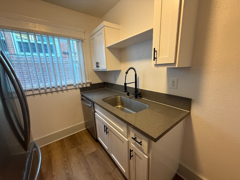 Building Photo - 721 Pacific Ave