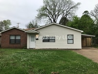 Building Photo - ****2016 Clover - Alexandria