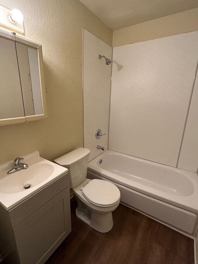 Building Photo - 3437 SW Brendan Ave