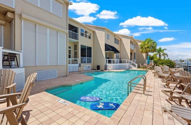 Building Photo - 487 Pinellas Bayway S