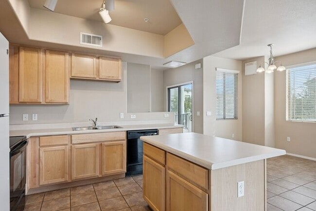 Building Photo - 2401 E Rio Salado Pkwy