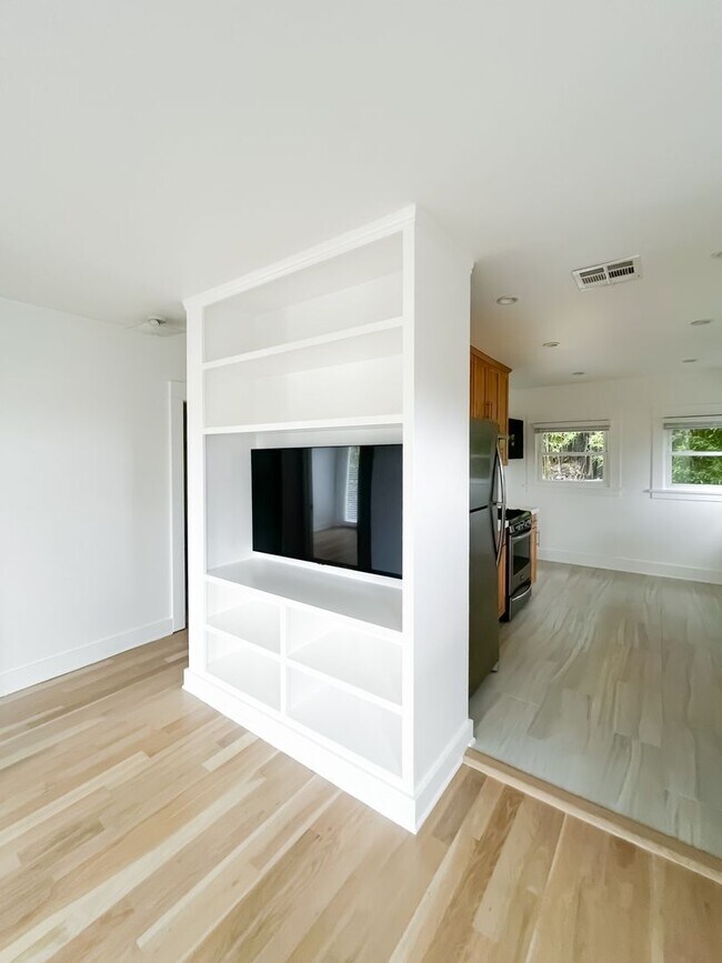 Building Photo - Unbelievable Stand-Alone 2-Bedroom House in Prime West Hollywood Hills