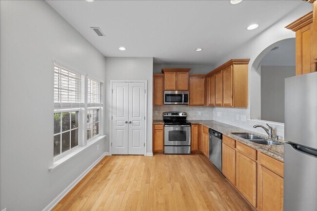Building Photo - Well Maintained Three Bedroom Home!
