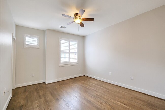 Building Photo - 2437 South Blvd