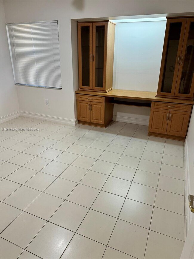 Building Photo - 9110 SW 9th Terrace