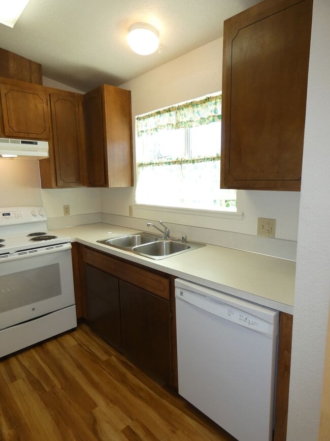 Building Photo - **Beautiful Duplex**