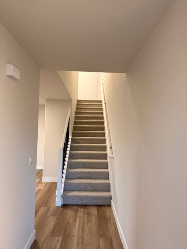 Building Photo - All Utilities Included in this 3 Bedroom South Anchorage Townhouse!