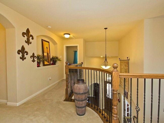 Building Photo - 271 Longmont Ln