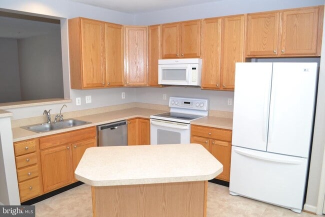 Building Photo - 1725 Emory St