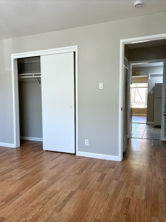 Building Photo - 3273 Lynde St