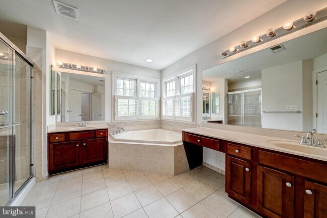 Building Photo - 40456 Lenah Run Cir