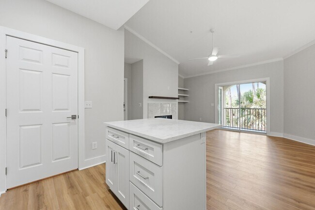 Building Photo - 211 Colima Ct