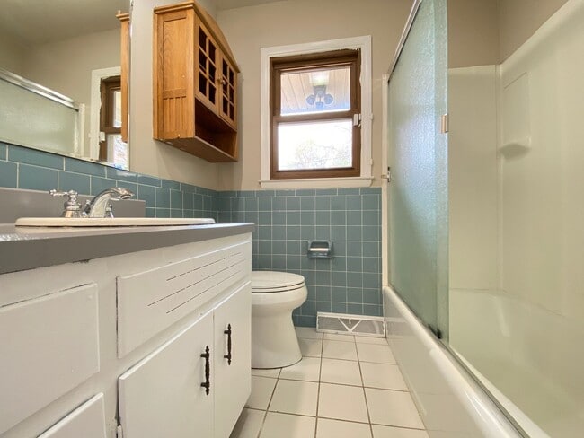 Building Photo - 3 Bedrooms 2 Full Bathrooms Finished Basem...