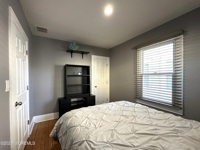 Building Photo - 208 15th Ave