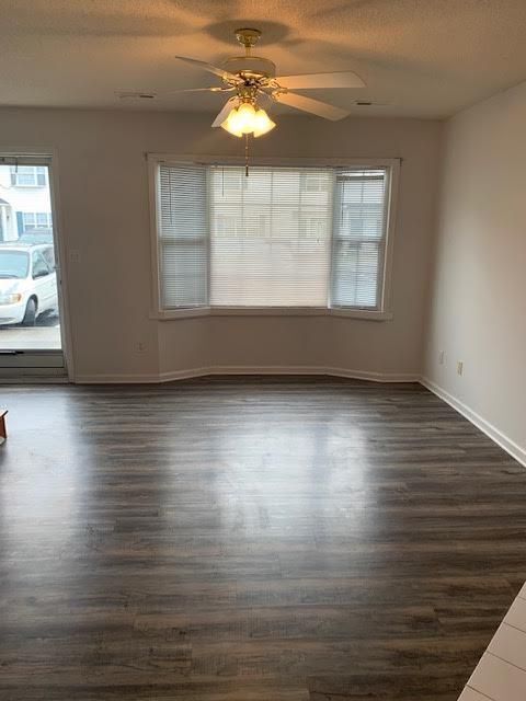 Building Photo - 3923 Sterling Pointe Dr
